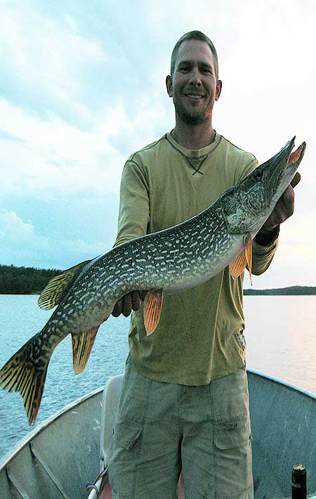 Manitoba fishing lodges, Fly in Fishing Canada for Trophy Northern Pike.