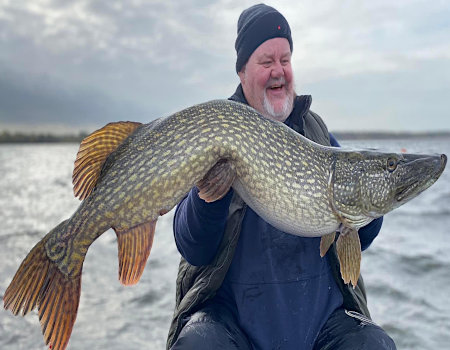 Successful northern pike fishing on rivers, strategies for targeting, recommended gear and techniques.